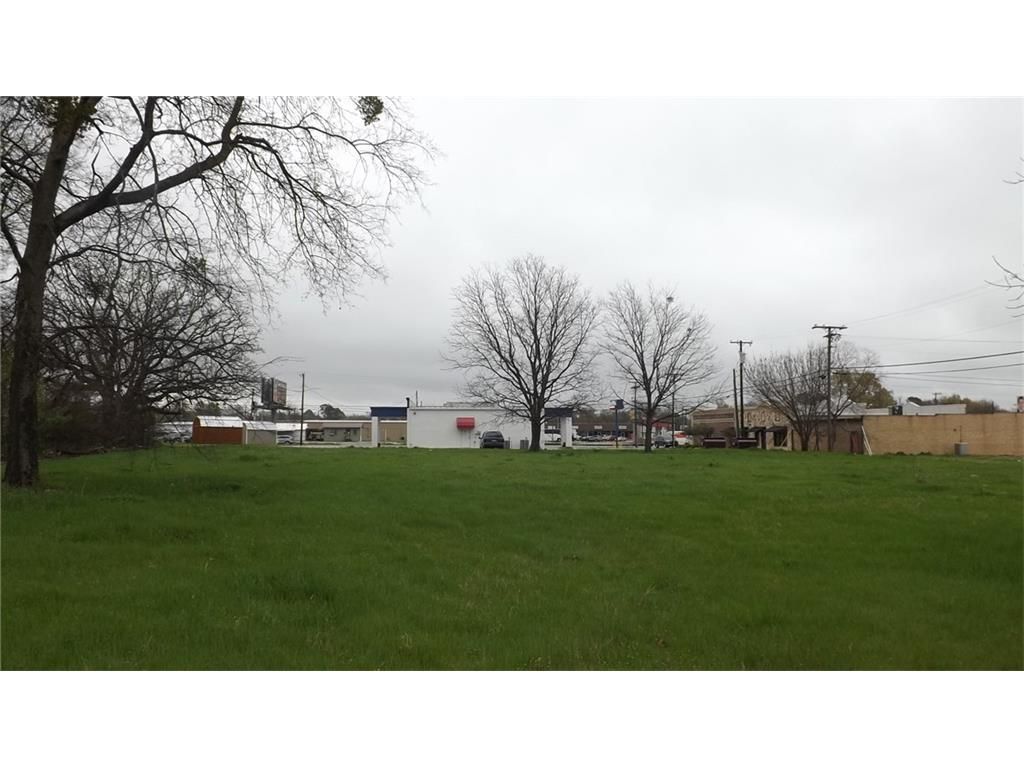 1068 Village Dr, Sulphur Springs, TX 75482